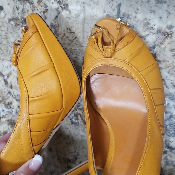 Christian Dior Saddle color Peeptoe Slingback Heels,Excellent Condition - Picture 6 of 7